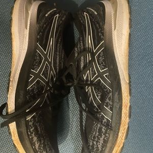 ASICS men’s running shoes black size 11